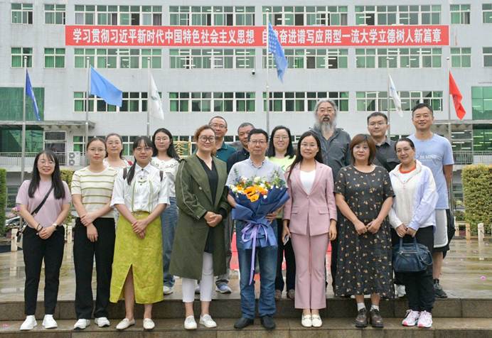 说明:E:\卿\5-5 人文讲坛\2023.6.13公司开展人文讲坛｜三星堆文化与文学创作\照片\4.JPG