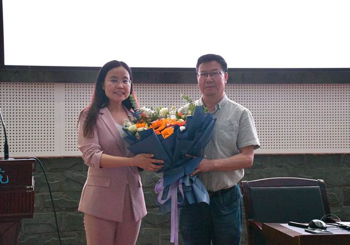 说明:E:\卿\5-5 人文讲坛\2023.6.13公司开展人文讲坛｜三星堆文化与文学创作\照片\1.JPG